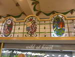 Das Kaufhaus Harrods innen (GB).